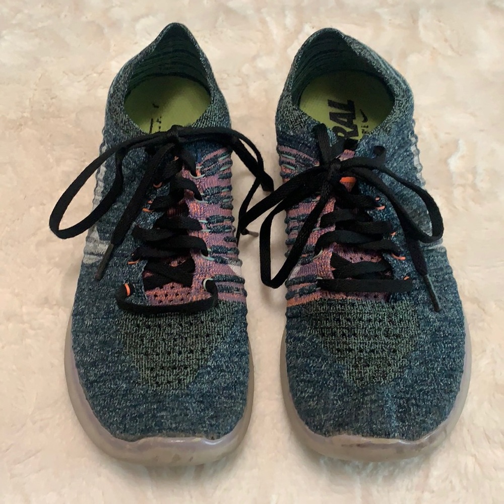 Nike turquoise sneakers 7.5, used great condition